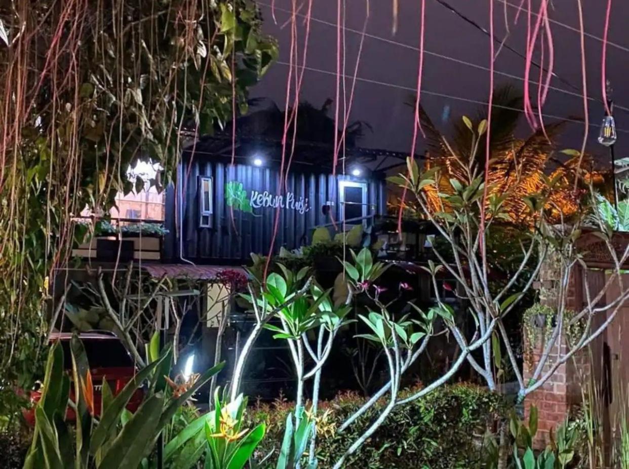 Kebun Puisi Villa กาจัง ภายนอก รูปภาพ