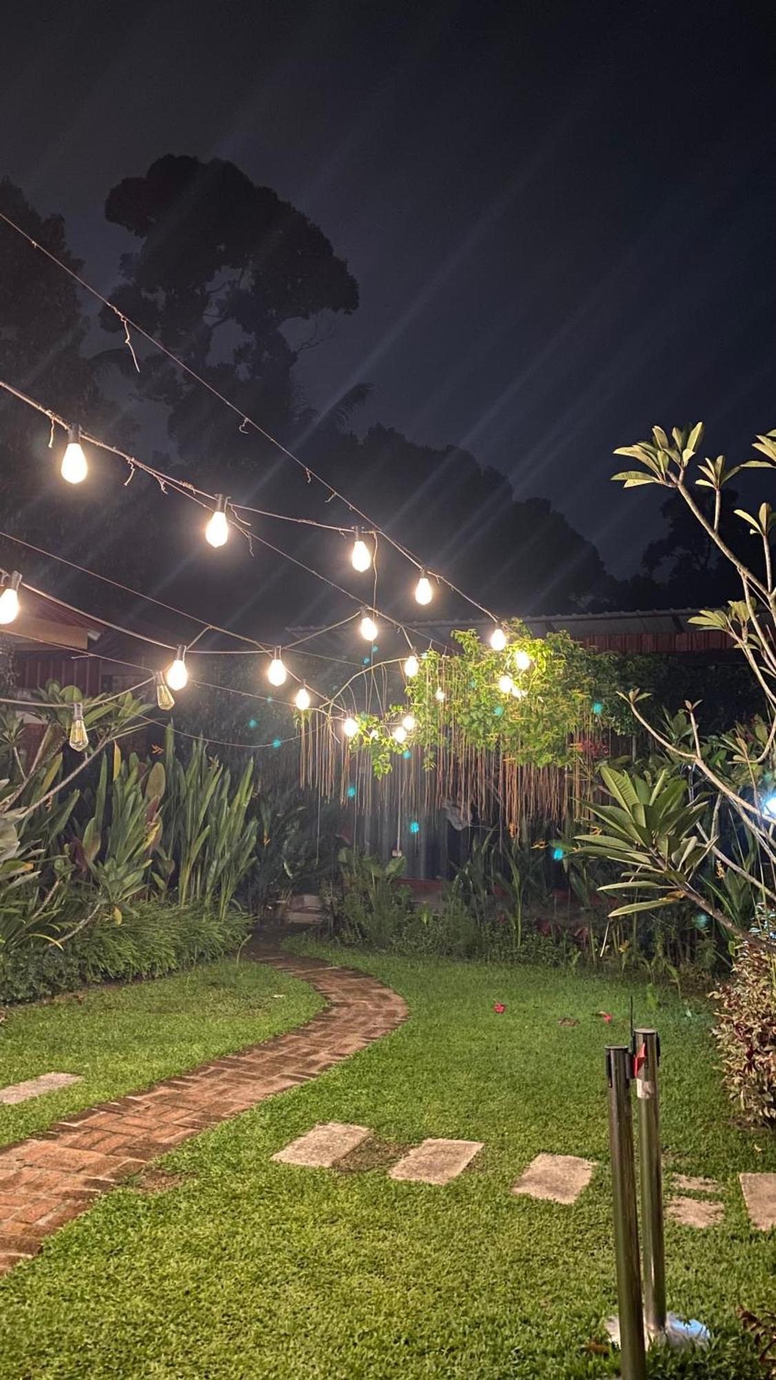 Kebun Puisi Villa กาจัง ภายนอก รูปภาพ