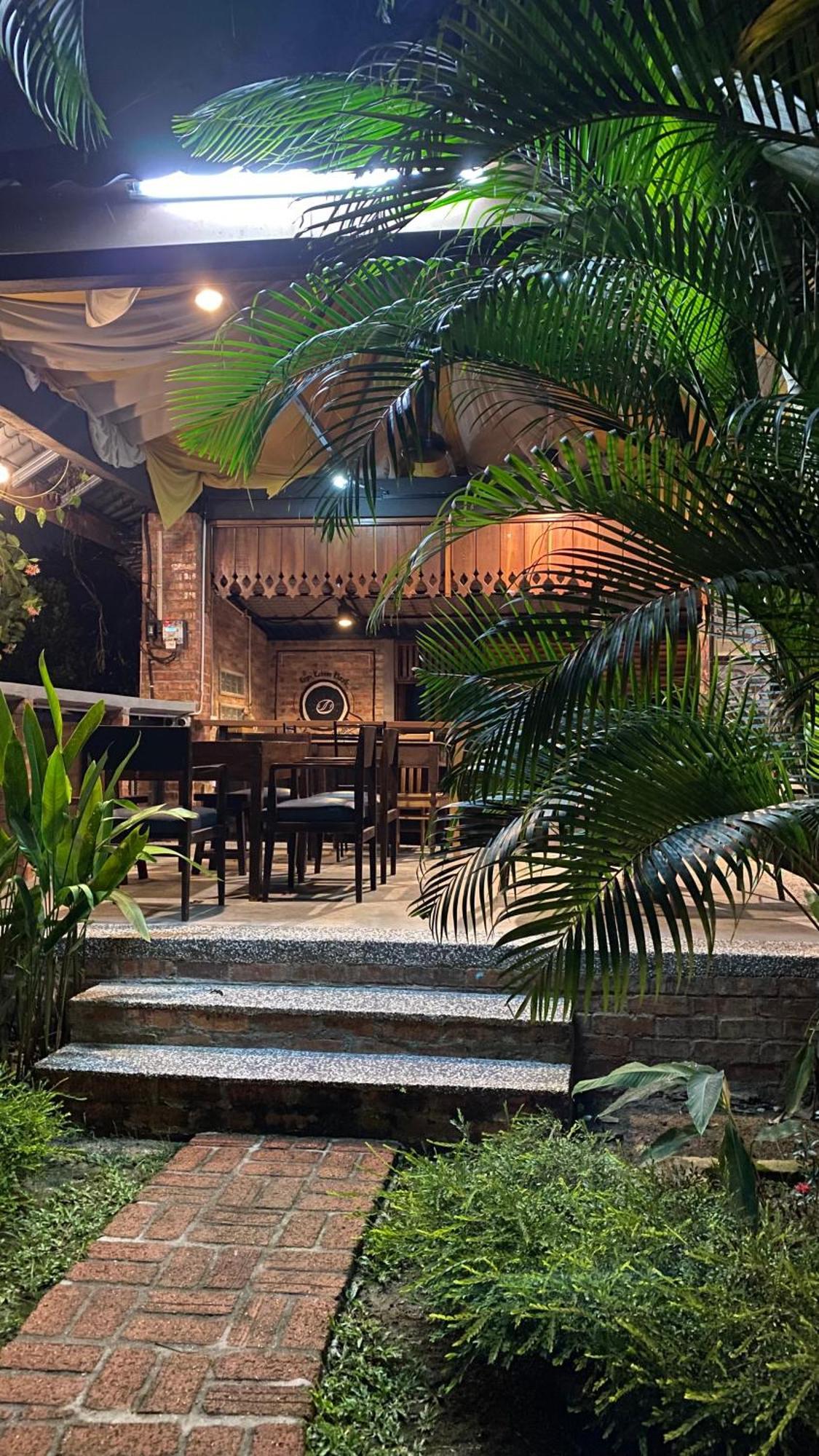 Kebun Puisi Villa กาจัง ภายนอก รูปภาพ